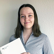 Lara-Maria Feustel, ehemalige Studentin der Verwaltungsinformatik und nun Softwareentwicklerin beim ITZBund (Quelle: Privataufnahme Lara-Maria Feustel) Lara-Maria Feustel, ehemalige Studentin der Verwaltungsinformatik und nun Softwareentwicklerin beim ITZBund